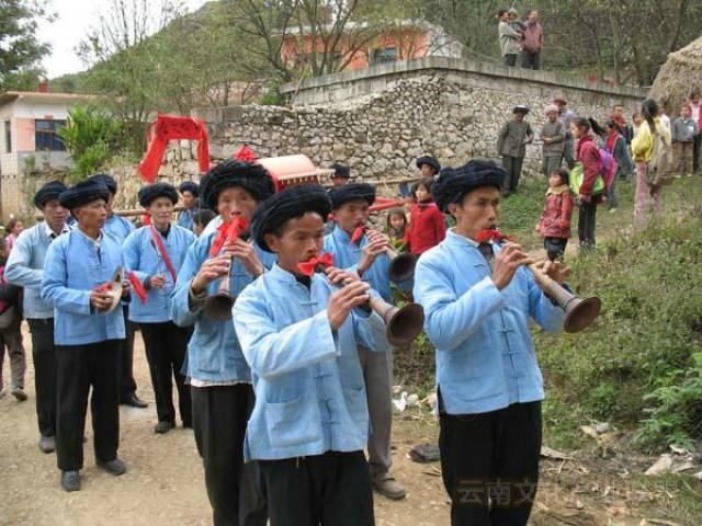 云南长底坡脚村:传承弘扬布依文化有“绝招”