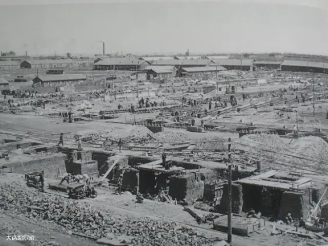 1951年6月6日,哈尔滨电机厂在安乐街破土动工,时任松江省省长的冯仲云