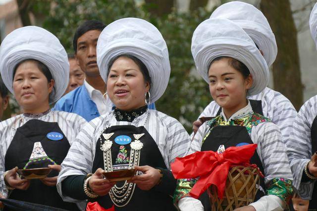 云南长底坡脚村:传承弘扬布依文化有“绝招”