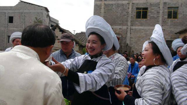 云南长底坡脚村:传承弘扬布依文化有“绝招”