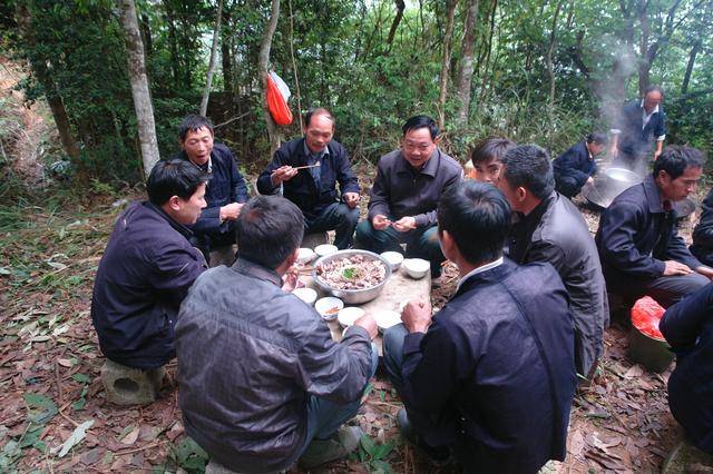 云南长底坡脚村：传承弘扬布依文化有“绝招”