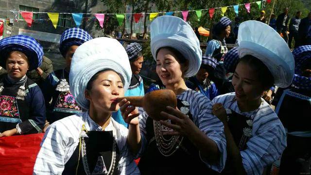 云南长底坡脚村:传承弘扬布依文化有“绝招”