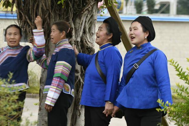 云南长底坡脚村:传承弘扬布依文化有“绝招”