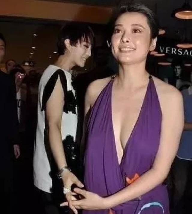 不得体的袁立