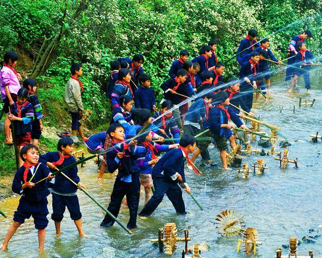 云南长底坡脚村：传承弘扬布依文化有“绝招”