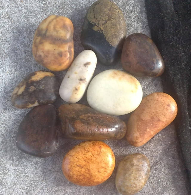 如今,卡瓦石几乎没有准确的含意了,如果说白卡瓦石,有可能是石英岩