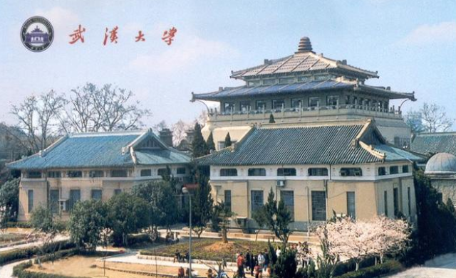 1949年"国立中央大学"易名"国立南京大学",翌年径称"南京大学",沿用