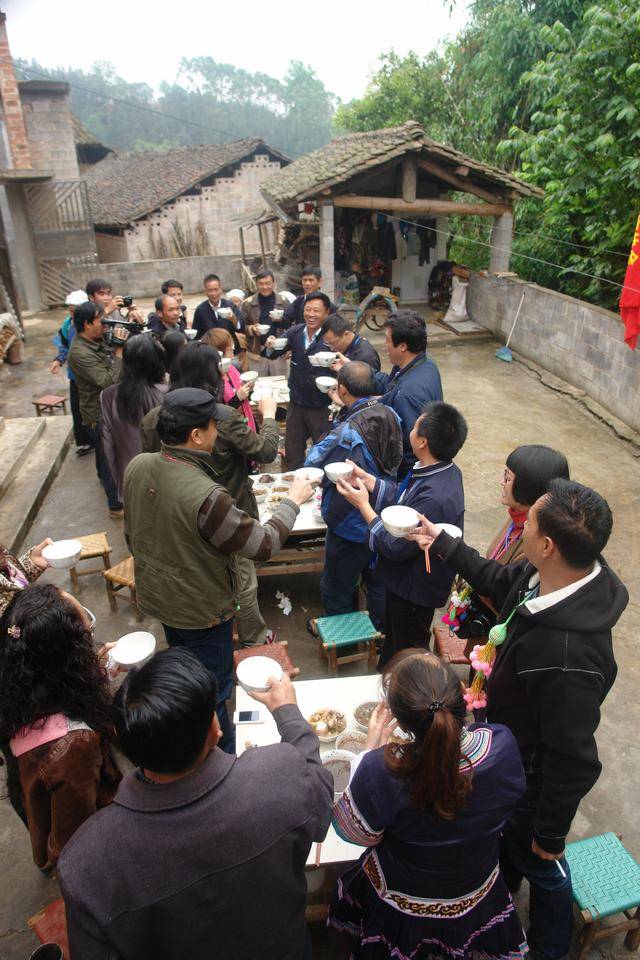 云南长底坡脚村:传承弘扬布依文化有“绝招”