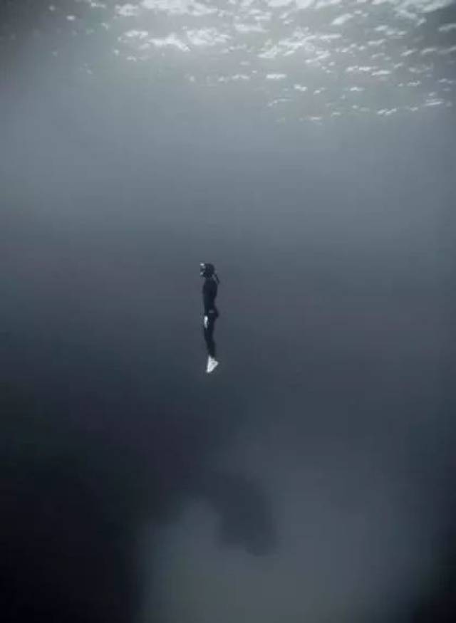 这部电影就是深海恐惧症患者的噩梦,来看看你