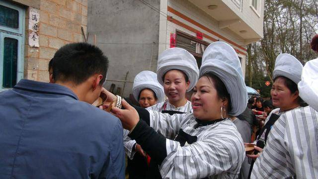 云南长底坡脚村:传承弘扬布依文化有“绝招”