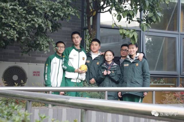 香泡熟了 ——记杭州东南中学"香泡采摘"活动