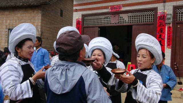 云南长底坡脚村:传承弘扬布依文化有“绝招”