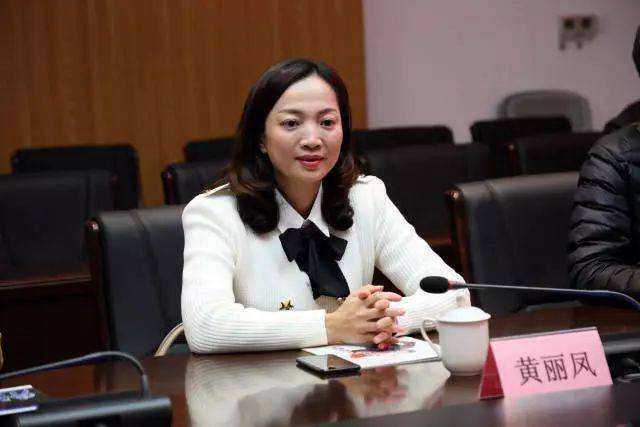 区委常委,宣传部部长黄丽凤参加座谈会,并代表潮南区对广东潮剧院