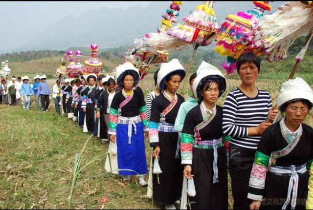 云南长底坡脚村:传承弘扬布依文化有“绝招”