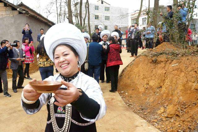 云南长底坡脚村:传承弘扬布依文化有“绝招”