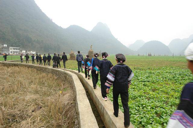 云南长底坡脚村:传承弘扬布依文化有“绝招”