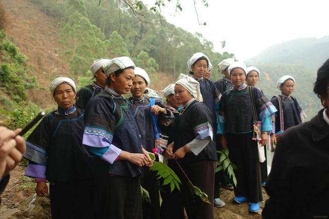 云南长底坡脚村:传承弘扬布依文化有“绝招”