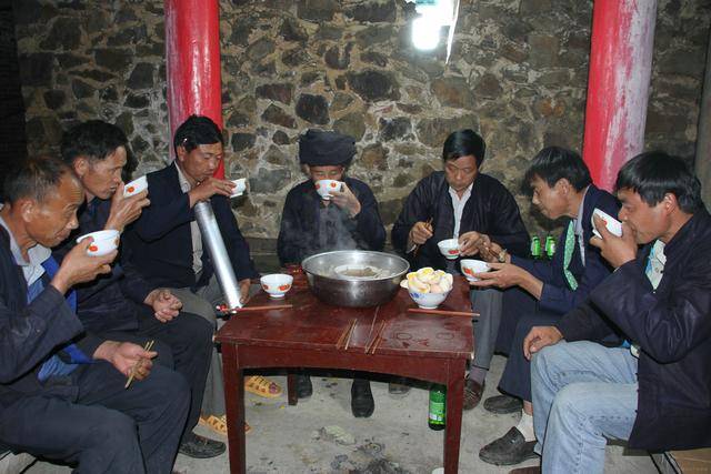 云南长底坡脚村:传承弘扬布依文化有“绝招”