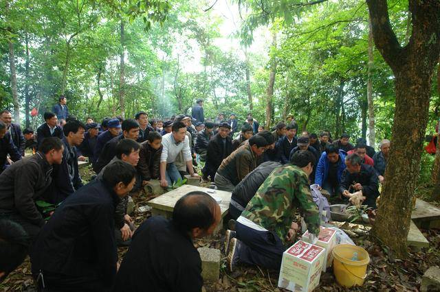 云南长底坡脚村：传承弘扬布依文化有“绝招”