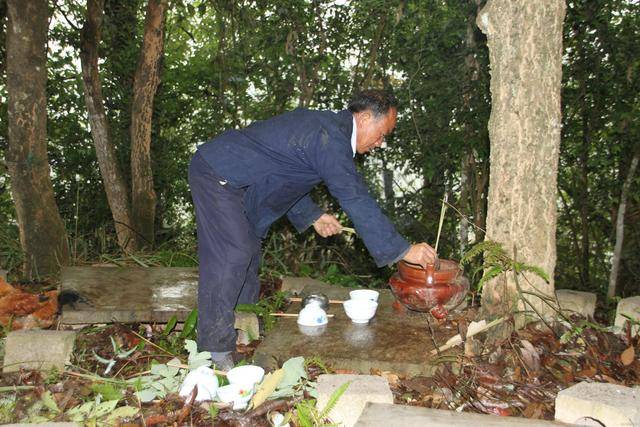 云南长底坡脚村:传承弘扬布依文化有“绝招”