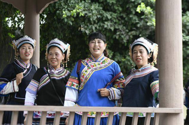 云南长底坡脚村:传承弘扬布依文化有“绝招”