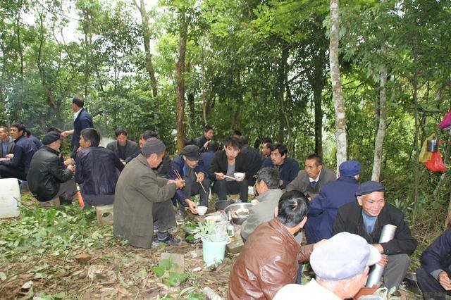 云南长底坡脚村：传承弘扬布依文化有“绝招”