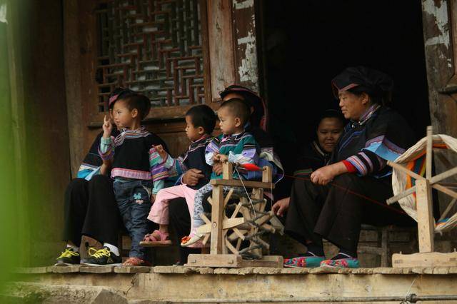 云南长底坡脚村:传承弘扬布依文化有“绝招”