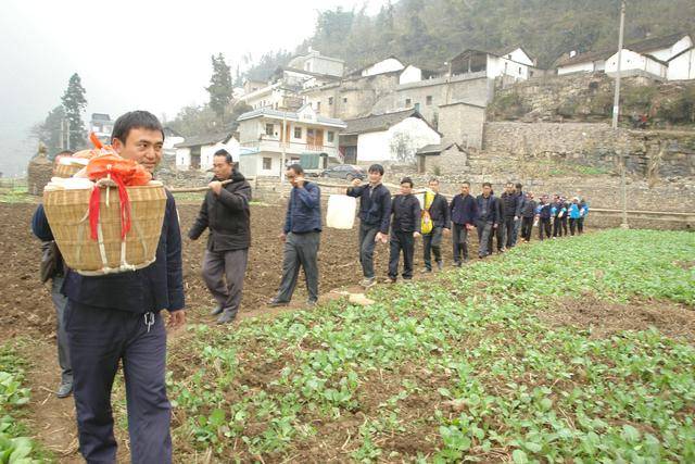 云南长底坡脚村:传承弘扬布依文化有“绝招”