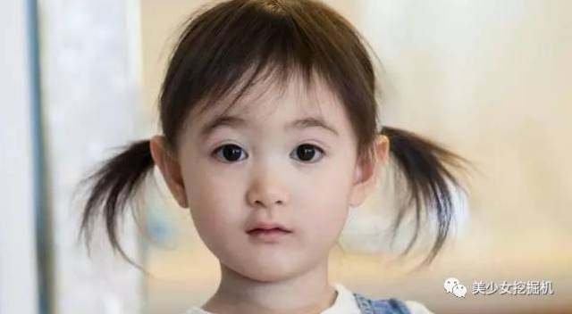 和胡一天拍情侣照的网红因为一条剪刘海视频爆