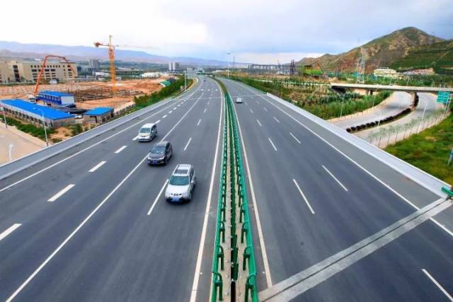 中心线道路长什么样子 2b0d5d4050ff4220a21f189faf96c055.jpeg