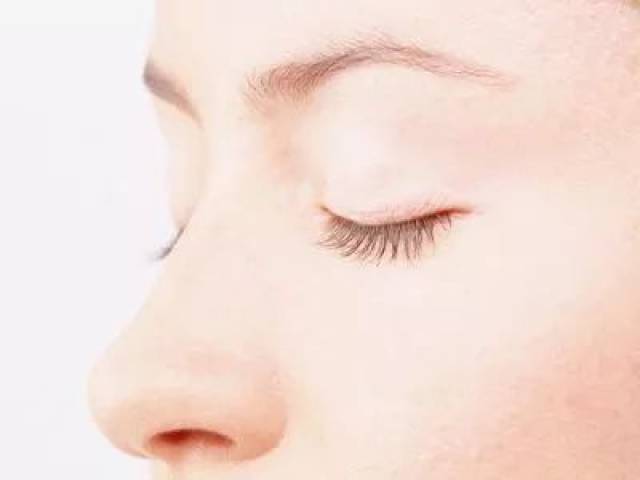 还敢随便挤?10岁女孩挤黑头,导致脑部感染需要