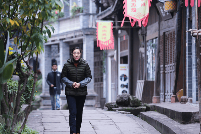 赵芮《繁星满地》杀青,诠释古镇女人的别样深情