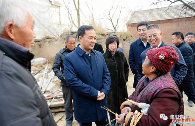 12月12日,濮阳市委书记何雄在范县调研脱贫攻坚和环境污染防治攻坚