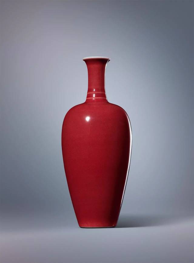 清雍正 豇豆红釉莱菔瓶 20.5 cm. height.