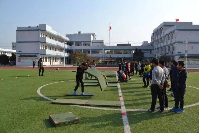 陵口中学举行"三领论坛·教师领雁"教学研讨活动 暨丹阳市初中学校