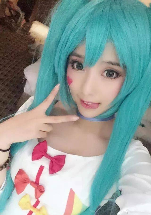 本期校花:血纯茗雅 国内著名coser 外文名:mia 生日:2月8日 星座