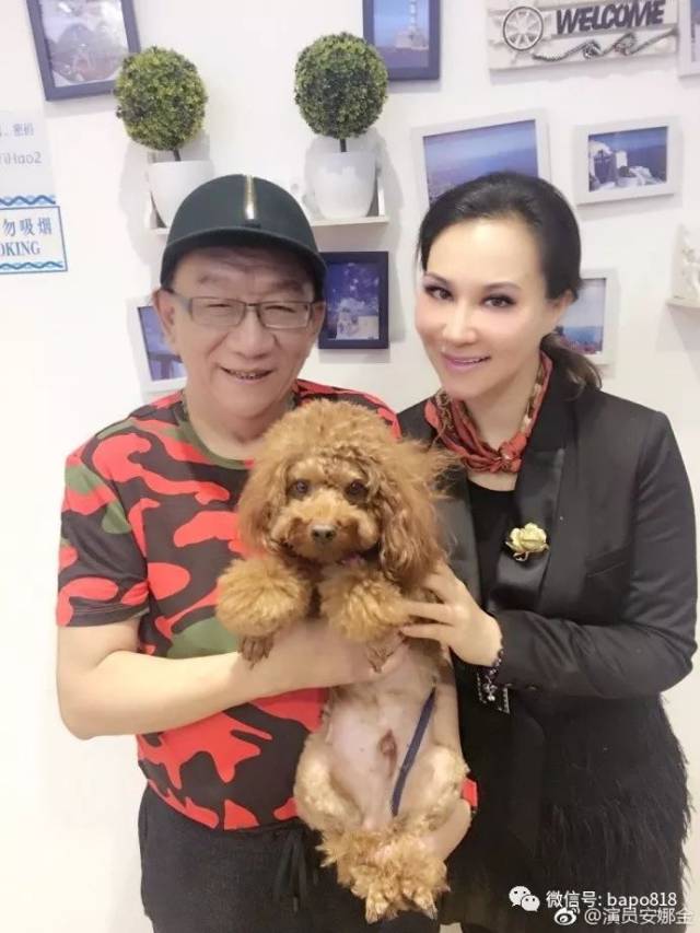 笑die! 71岁的侯耀华收了个3国混血妖艳女徒弟,还辣眼睛的狂秀恩爱了