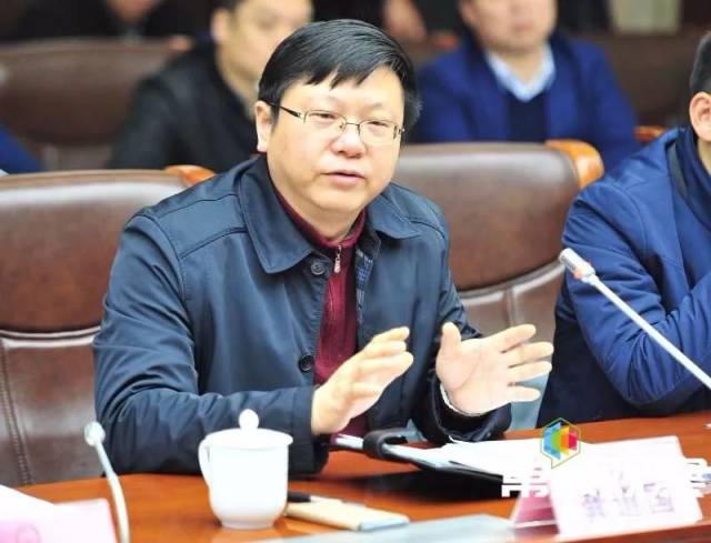 湖南中烟工业有限责任公司常德卷烟厂厂长龚道国在座谈会上发言.
