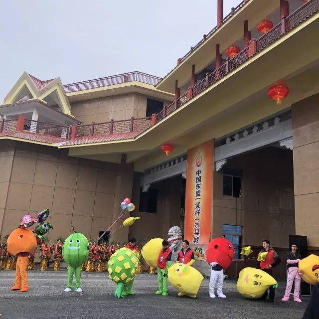 千年雄关新时代,丝路凭祥果飘香,现场网红直播带你看全程!
