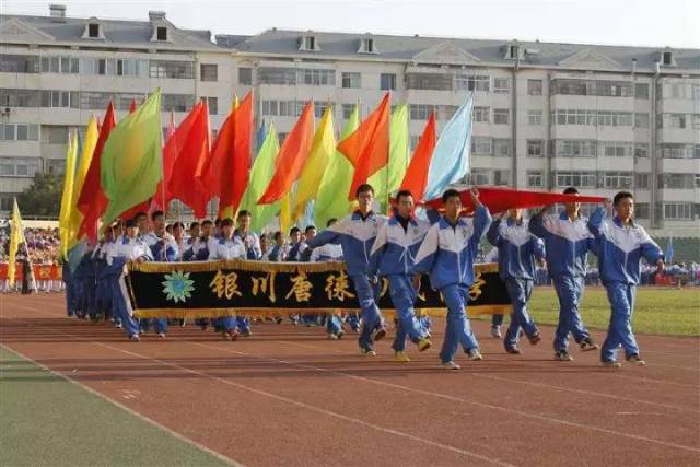 先来了解下,银川唐徕回民中学拟实施二四学制,初中压缩至2年,高中延长