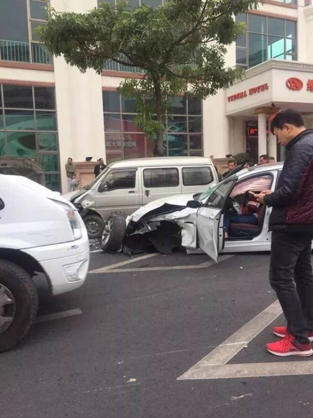 昨天汕头发生2宗交通事故:乐山路宝马女司机逆行致1人