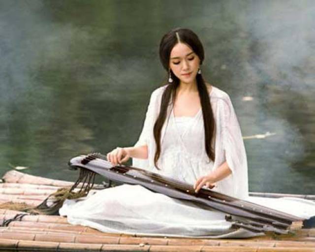 用这样材质的红木做成的古琴,想不弹出天籁之音都难
