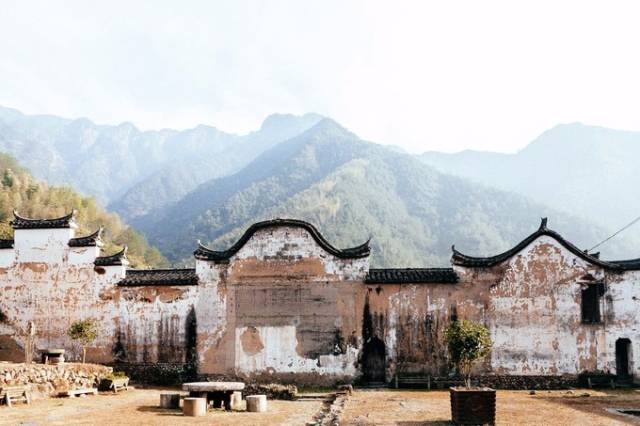 村中大部分古建筑保存完好,但是很多村民已经搬走,因为无人居住加上年