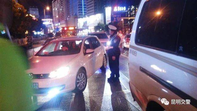 昆明大范围夜间查酒驾!你还敢酒后驾车么?