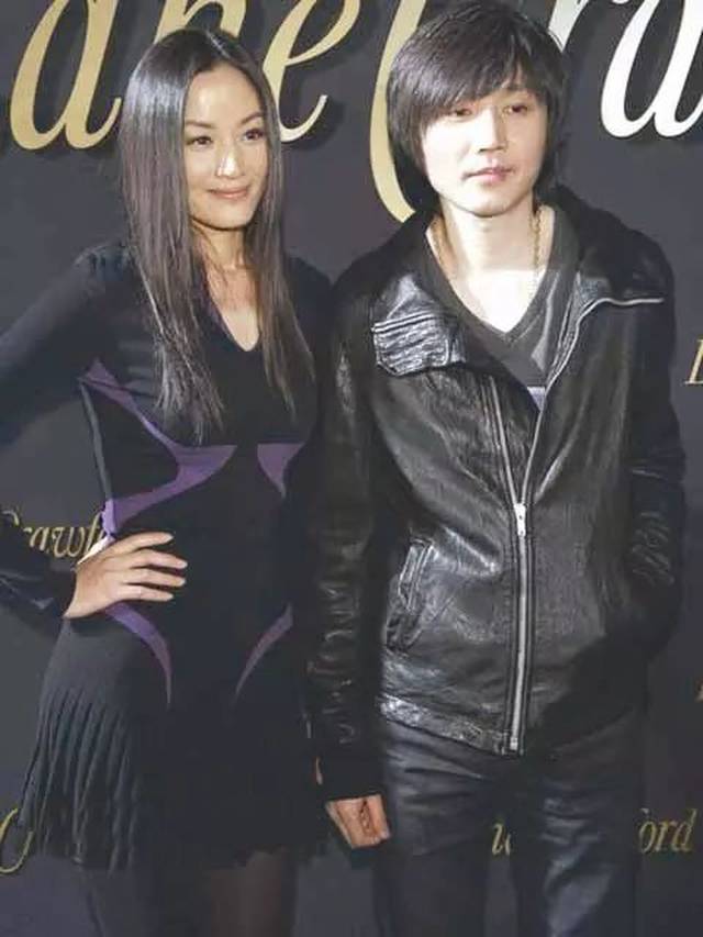别再说窦靖童佛系了,她可是把几个"血海深仇"的女人都