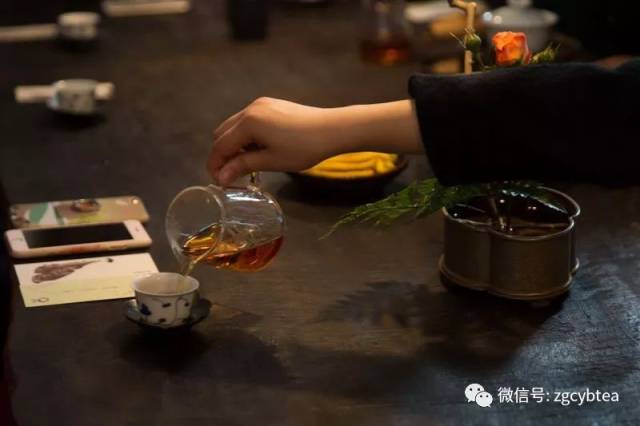 谁说喝茶是一门让人破产的艺术?那是他没学蹭茶这门必修课!