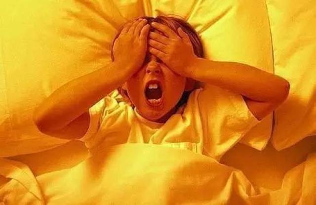 其实,在睡梦中的人,第一次接收到"起床"的信号,当时人看似还睡着