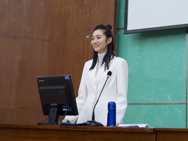 此外,交往中的大学生男女,其实也为情感问题所困惑.图片