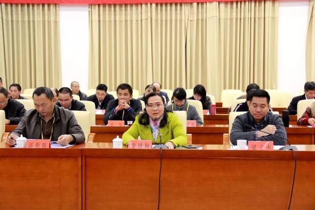 在专题视察汇报会上,梁健梅指出