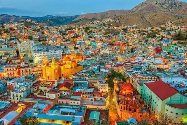 而"亡灵之城"的原型真是墨西哥著名的旅游景点瓜纳华托